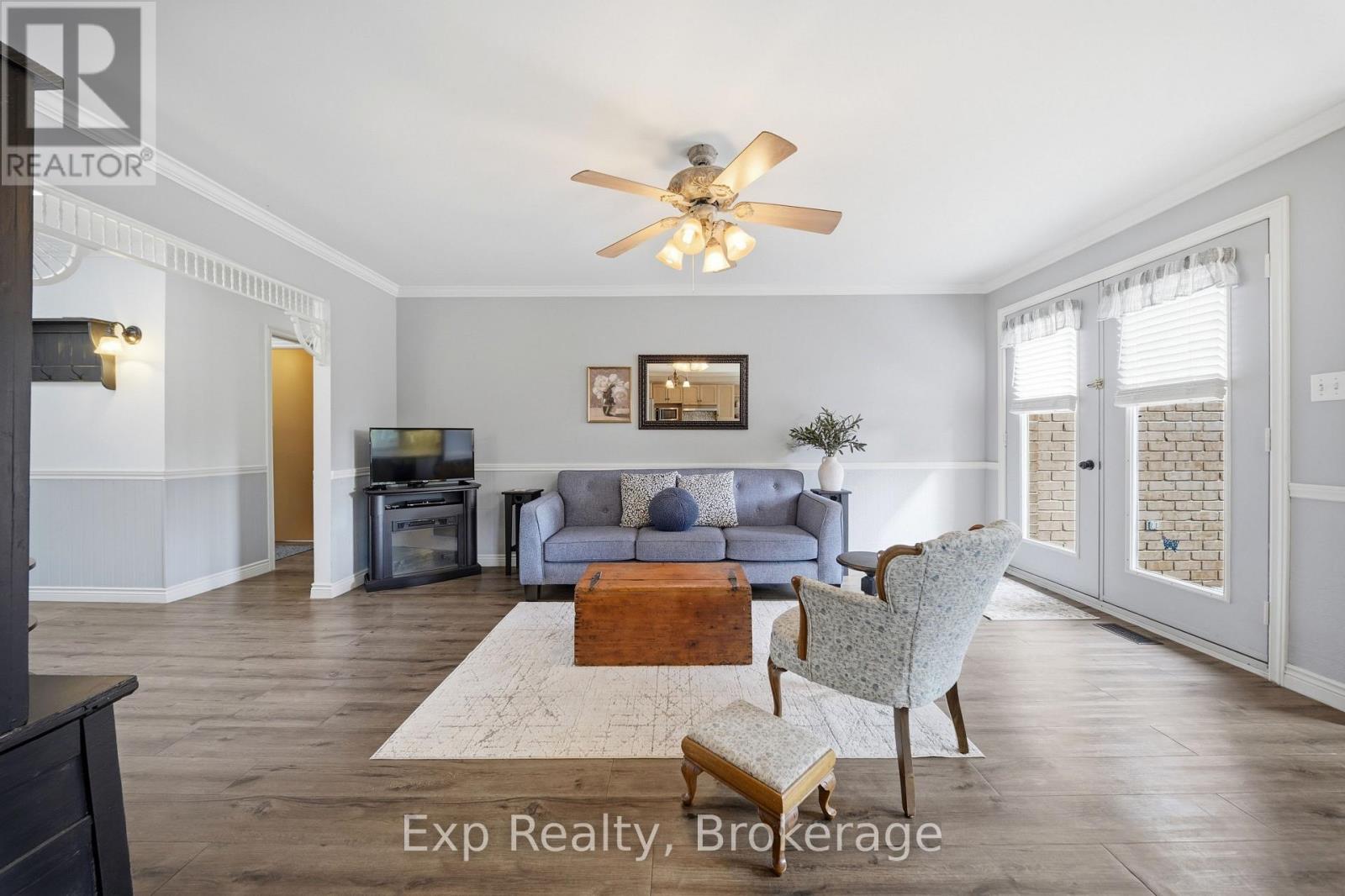 121 SIMCOE STREET - 12