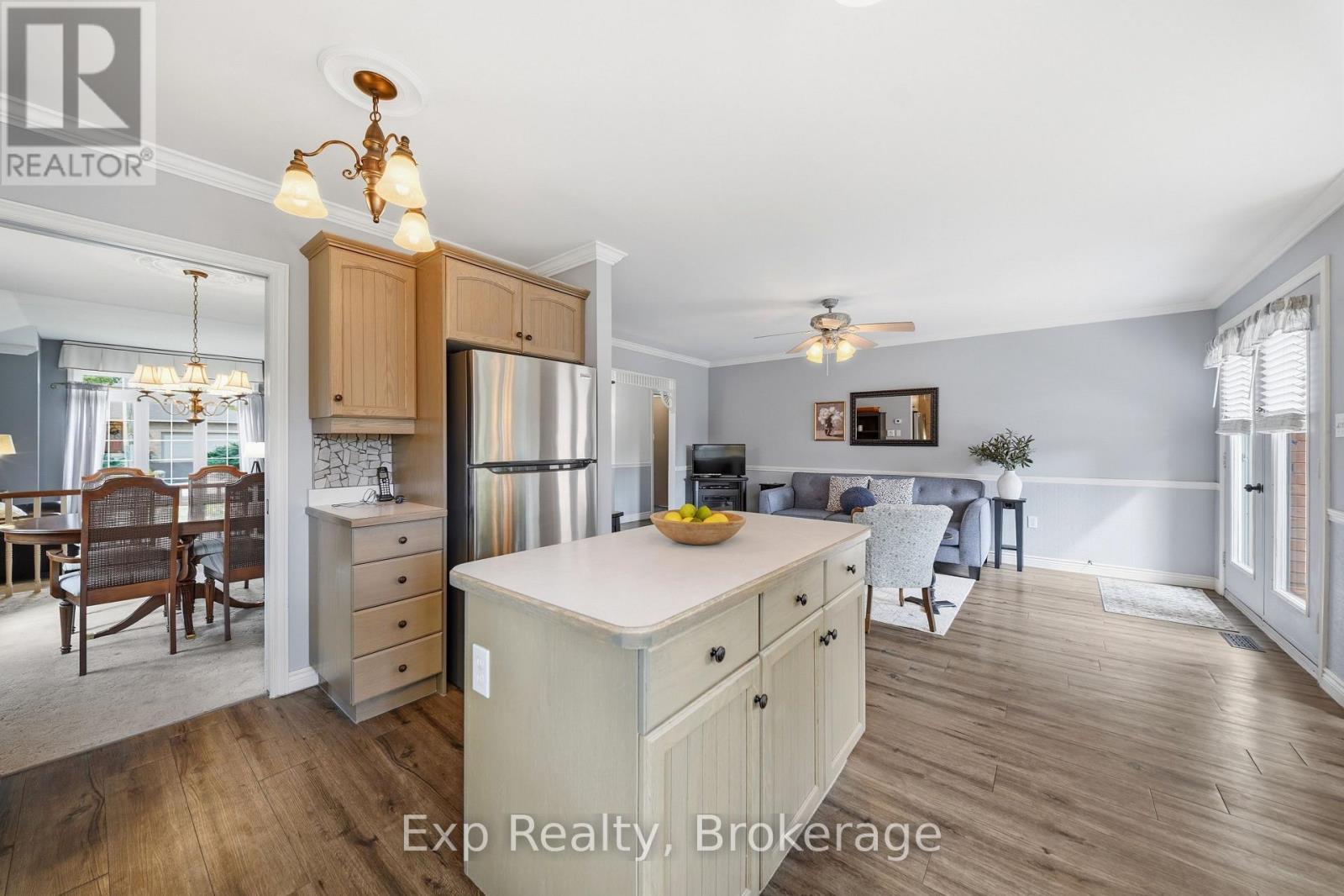 121 SIMCOE STREET - 17