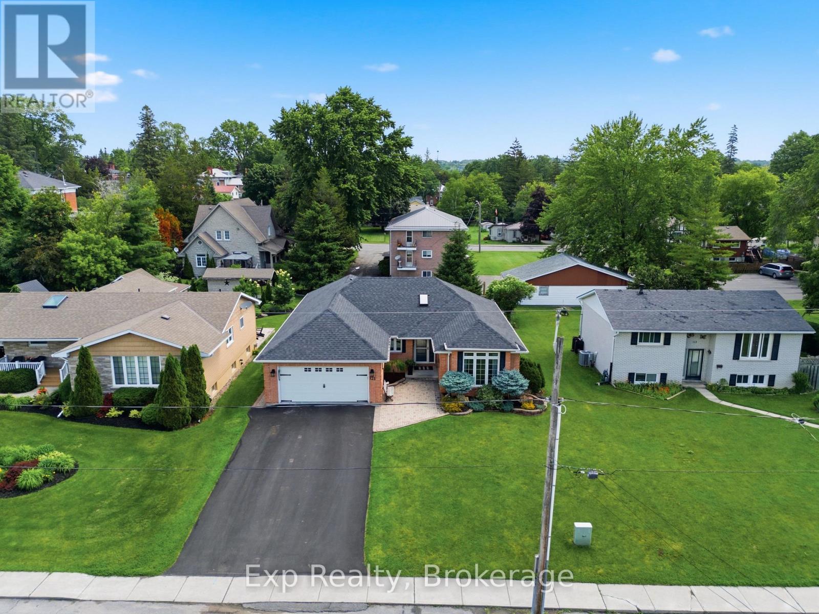 121 SIMCOE STREET - 2