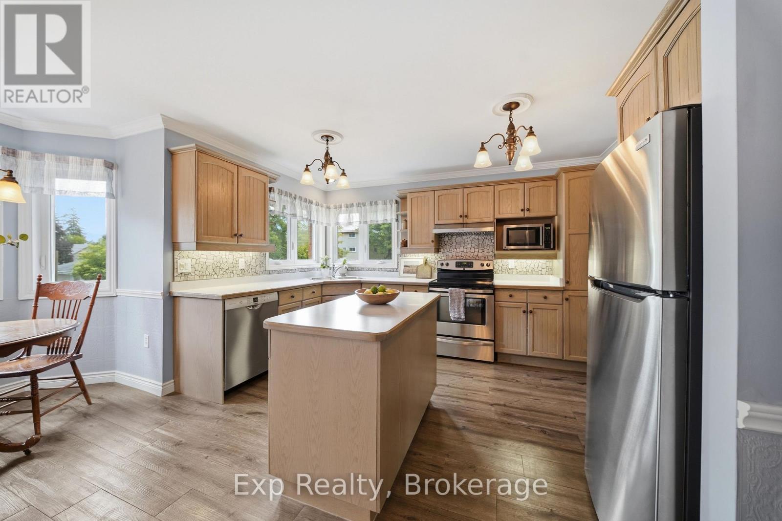121 SIMCOE STREET - 15