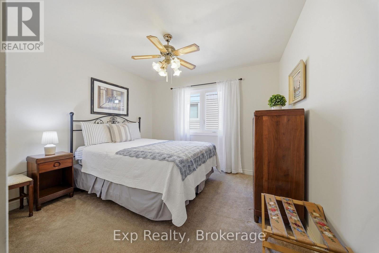121 SIMCOE STREET - 24