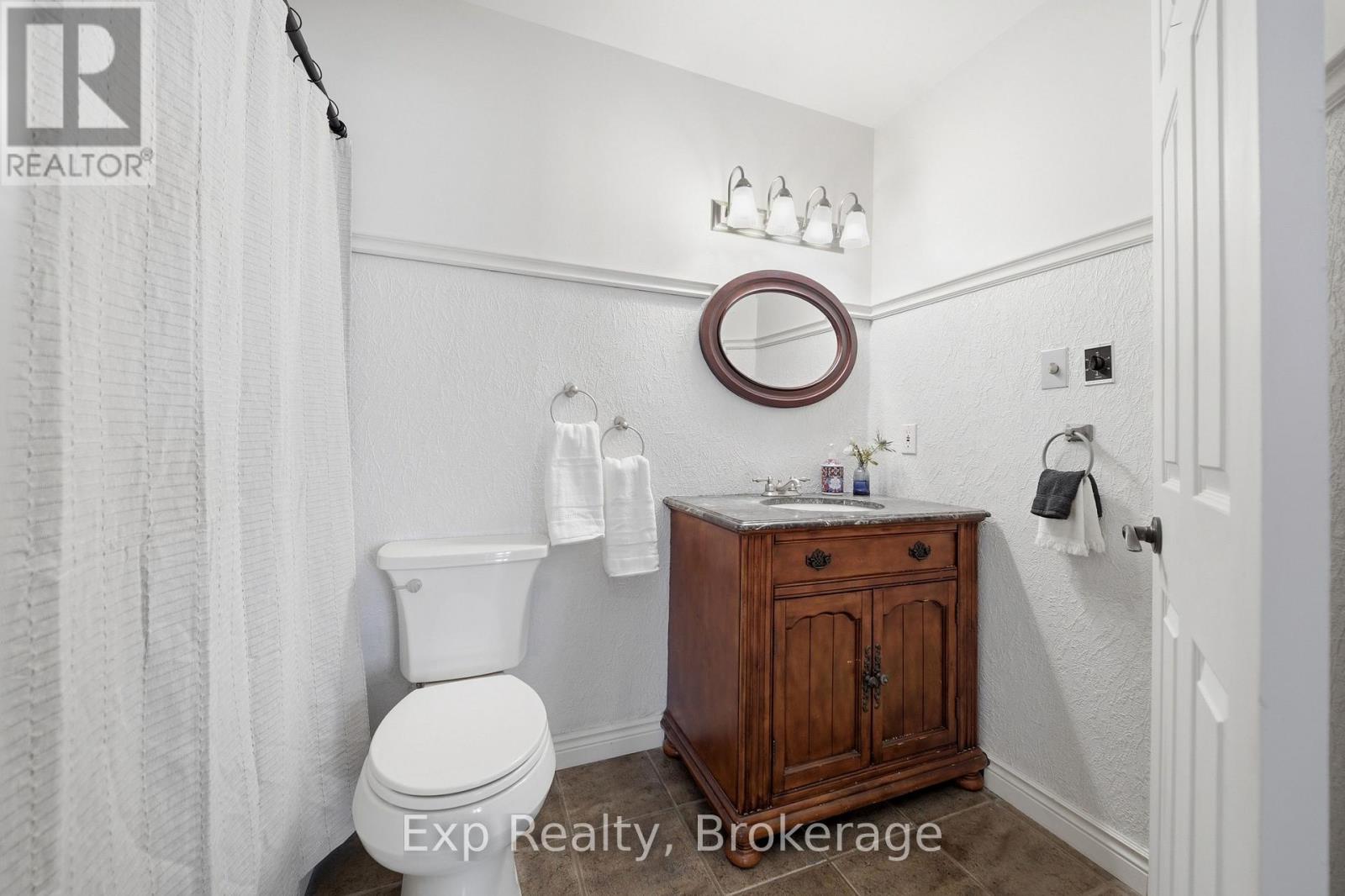 121 SIMCOE STREET - 28