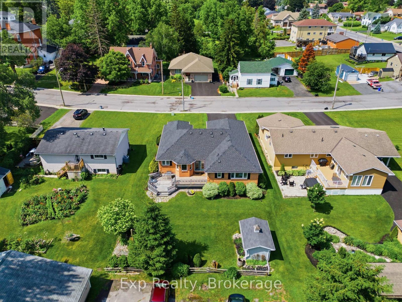 121 SIMCOE STREET - 3