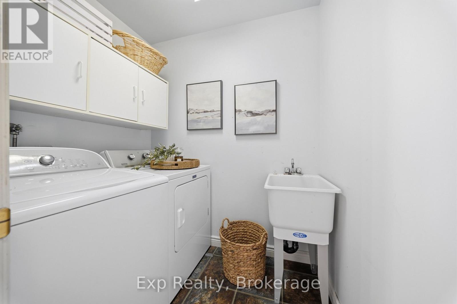 121 SIMCOE STREET - 29