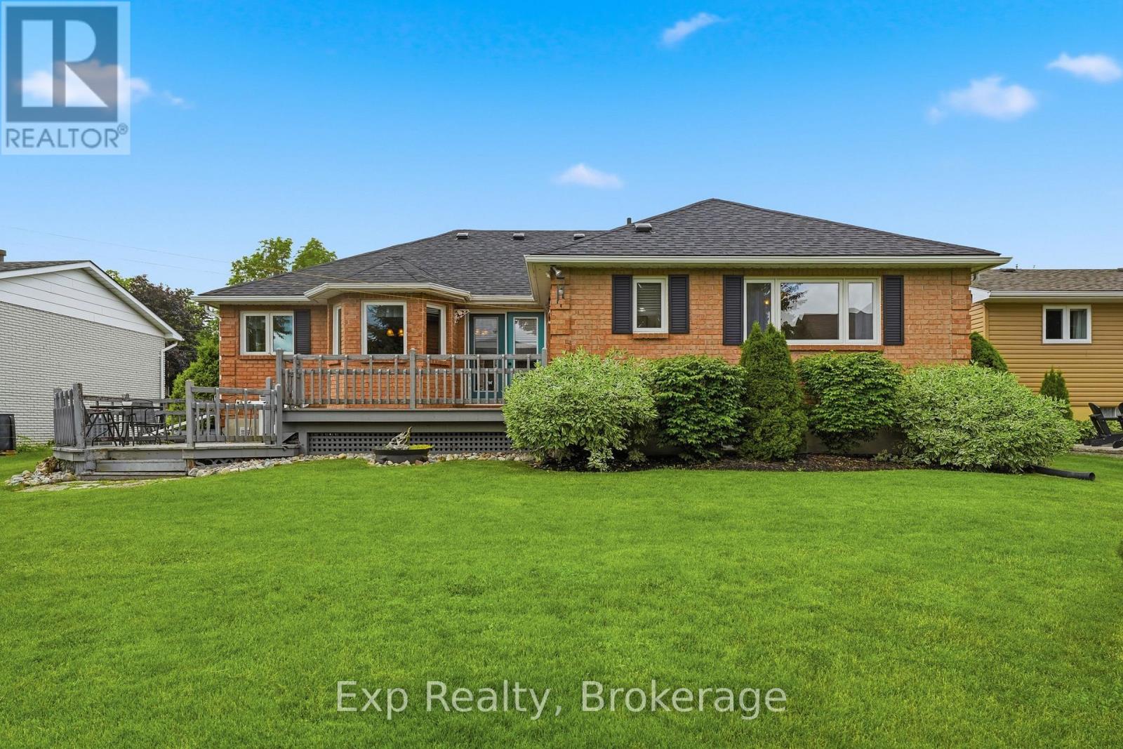 121 SIMCOE STREET - 38