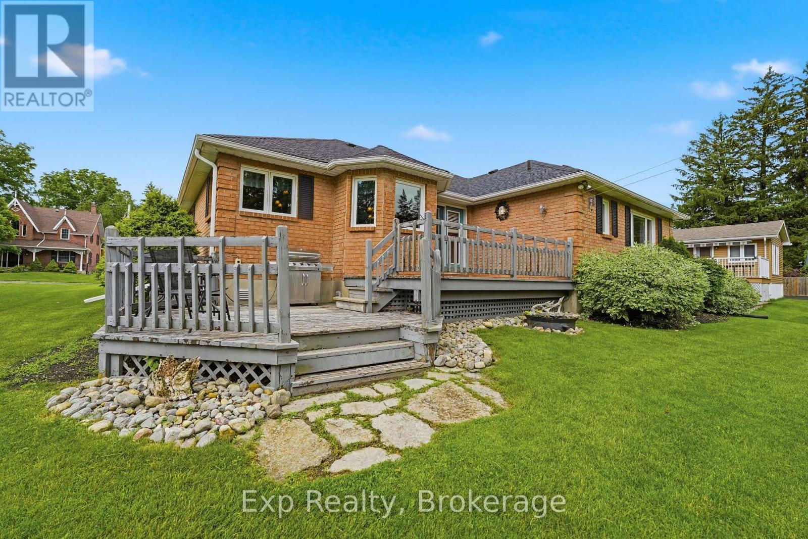 121 SIMCOE STREET - 40
