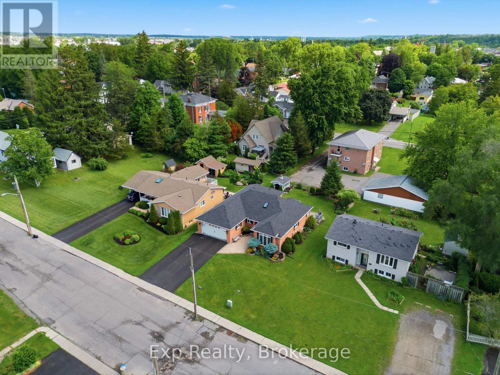 121 SIMCOE STREET - 45