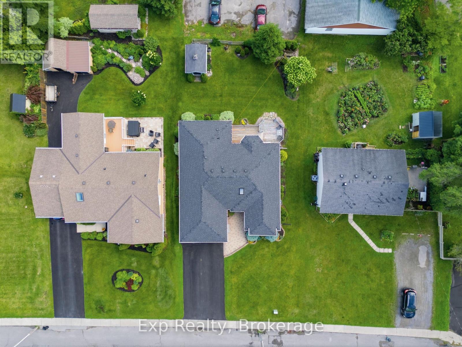 121 SIMCOE STREET - 44