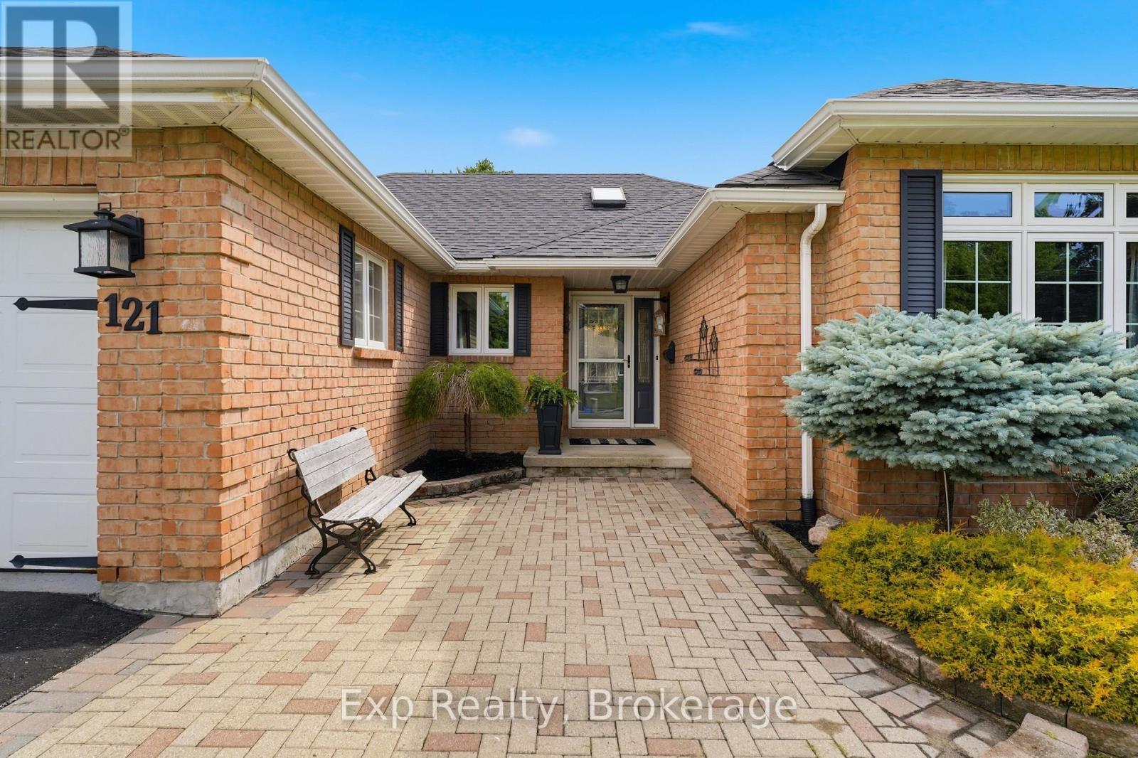 121 SIMCOE STREET - 7