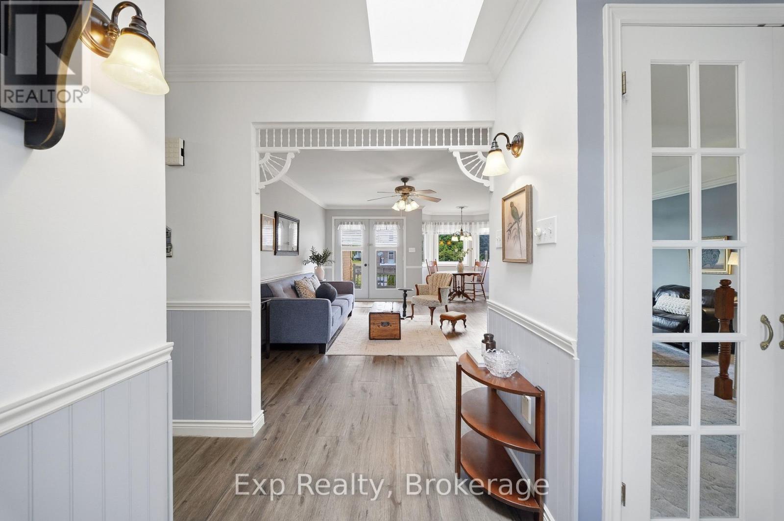 121 SIMCOE STREET - 9