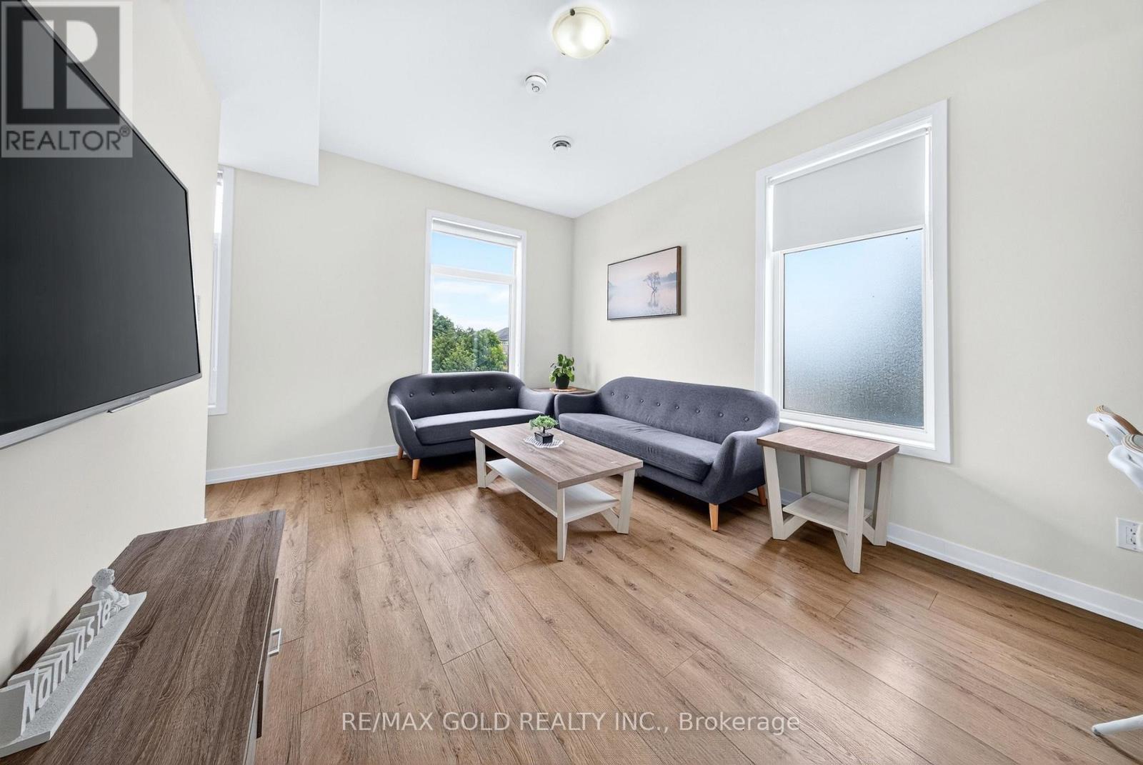 #106 1780 SIMCOE STREET N - 10