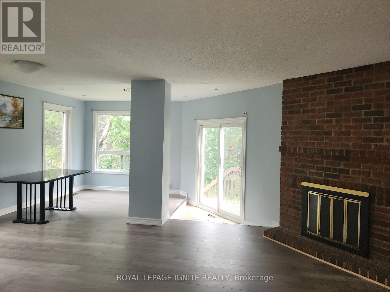 33 LYSANDER COURT - 25