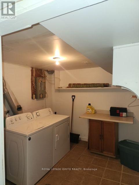 33 LYSANDER COURT - 29
