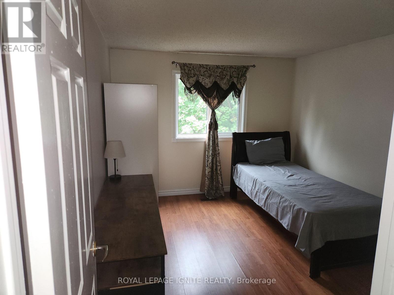 33 LYSANDER COURT - 3
