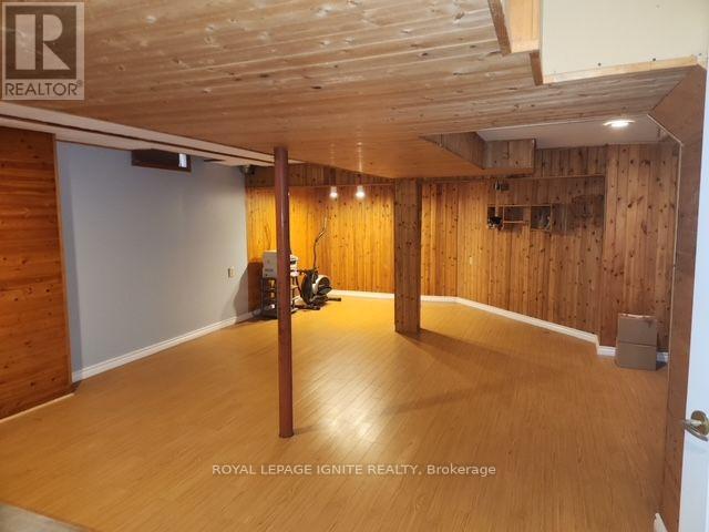 33 LYSANDER COURT - 27