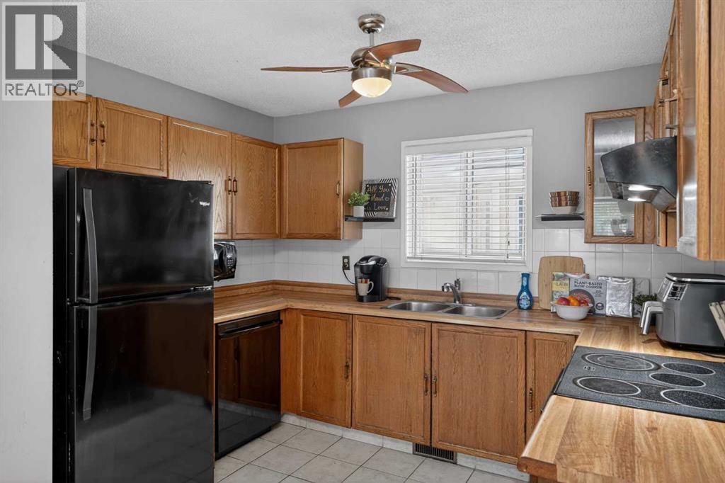 18 Martinview Crescent NE - 14