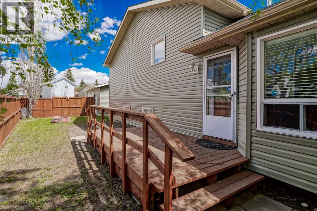 18 Martinview Crescent NE - 31