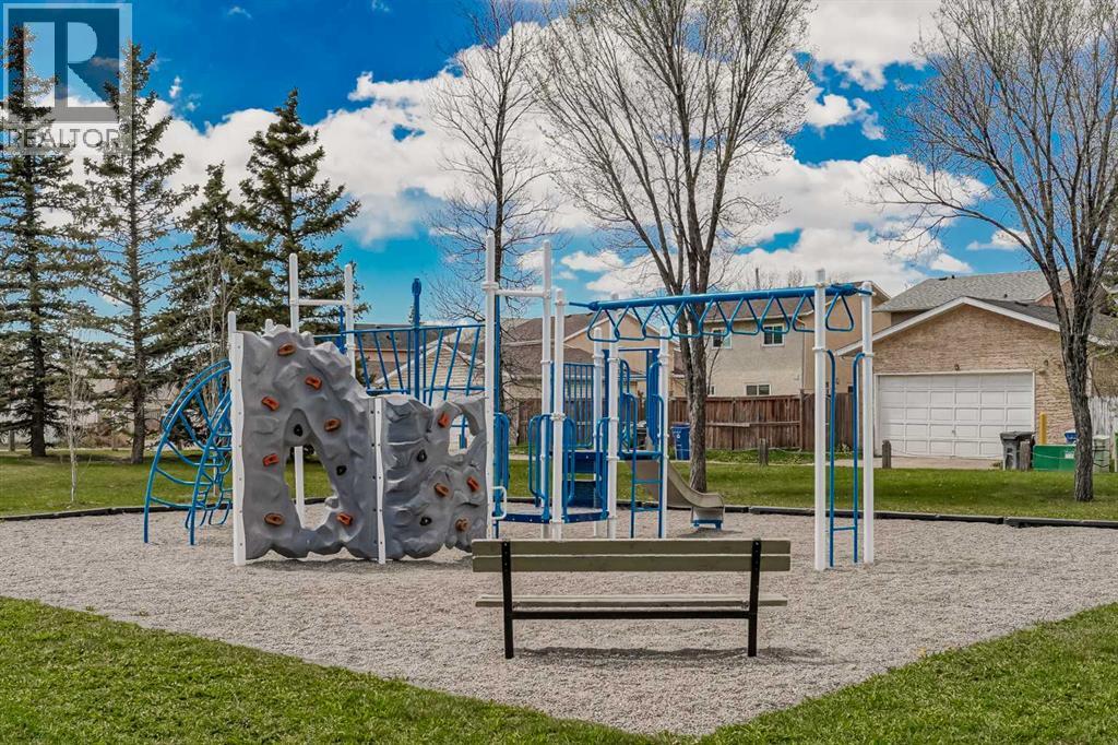 18 Martinview Crescent NE - 37