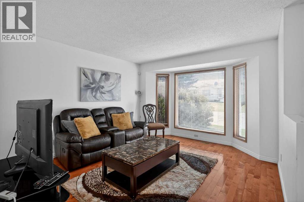 18 Martinview Crescent NE - 10