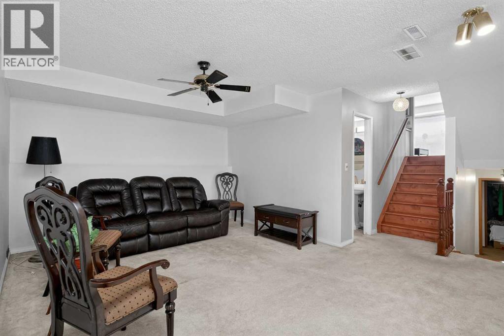 18 Martinview Crescent NE - 24