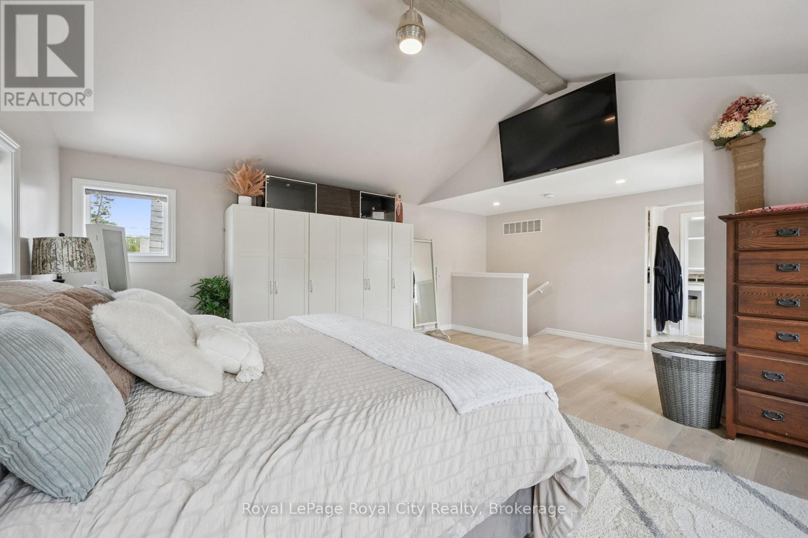 8 ROSEWOOD AVENUE - 23