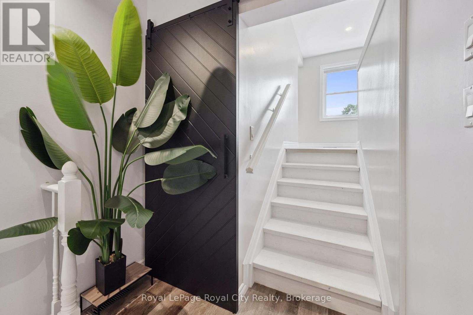 8 ROSEWOOD AVENUE - 20
