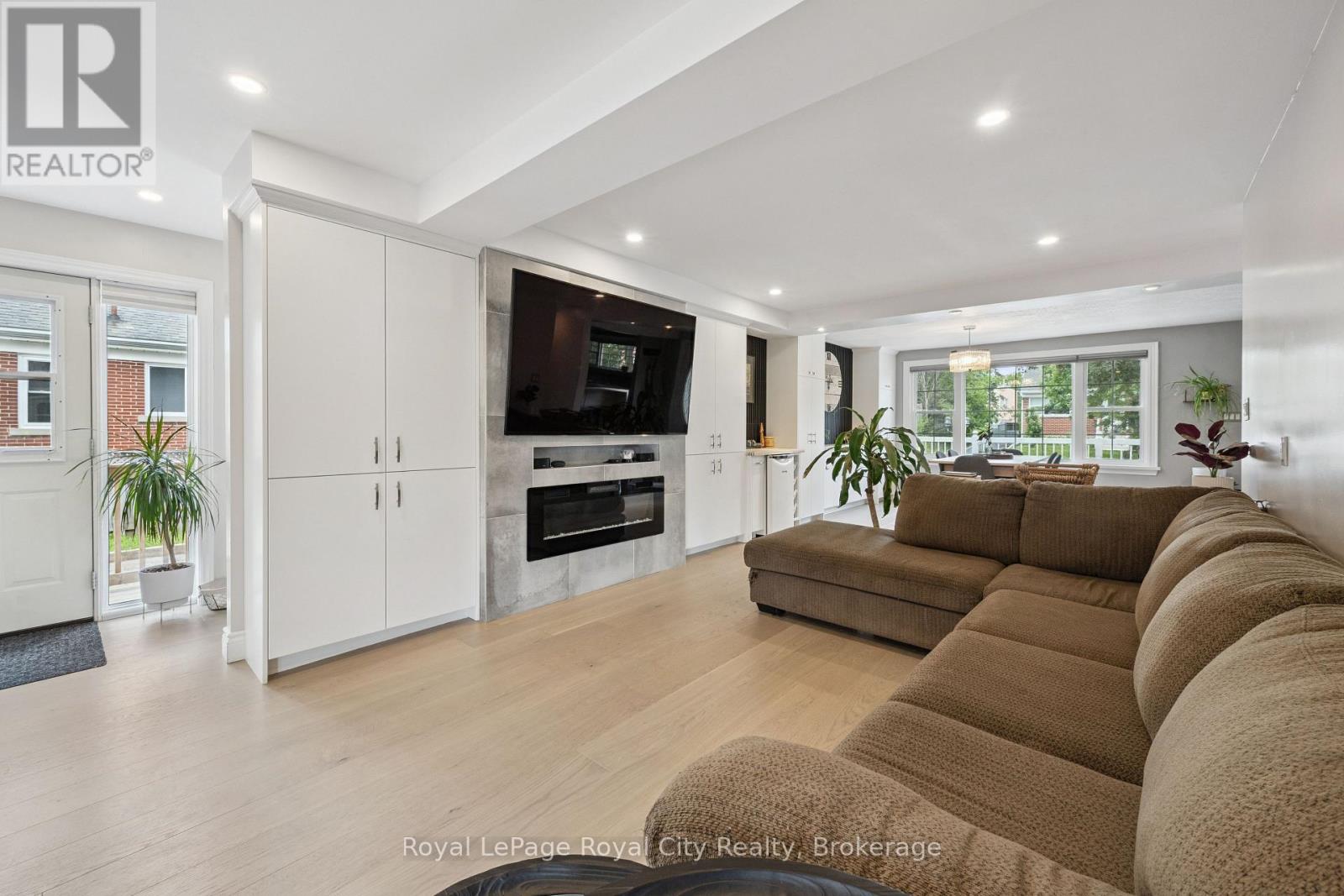 8 ROSEWOOD AVENUE - 13