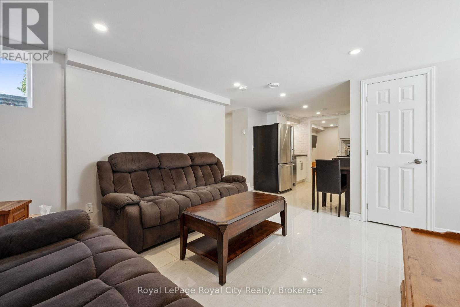 8 ROSEWOOD AVENUE - 29