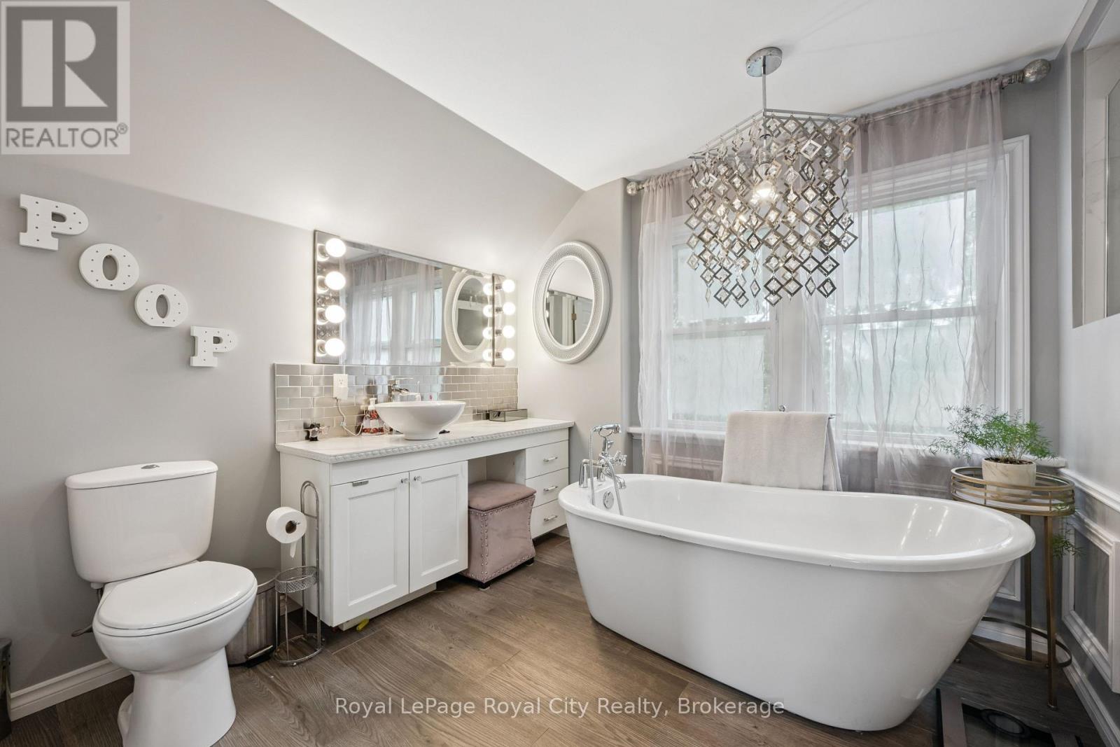 8 ROSEWOOD AVENUE - 27