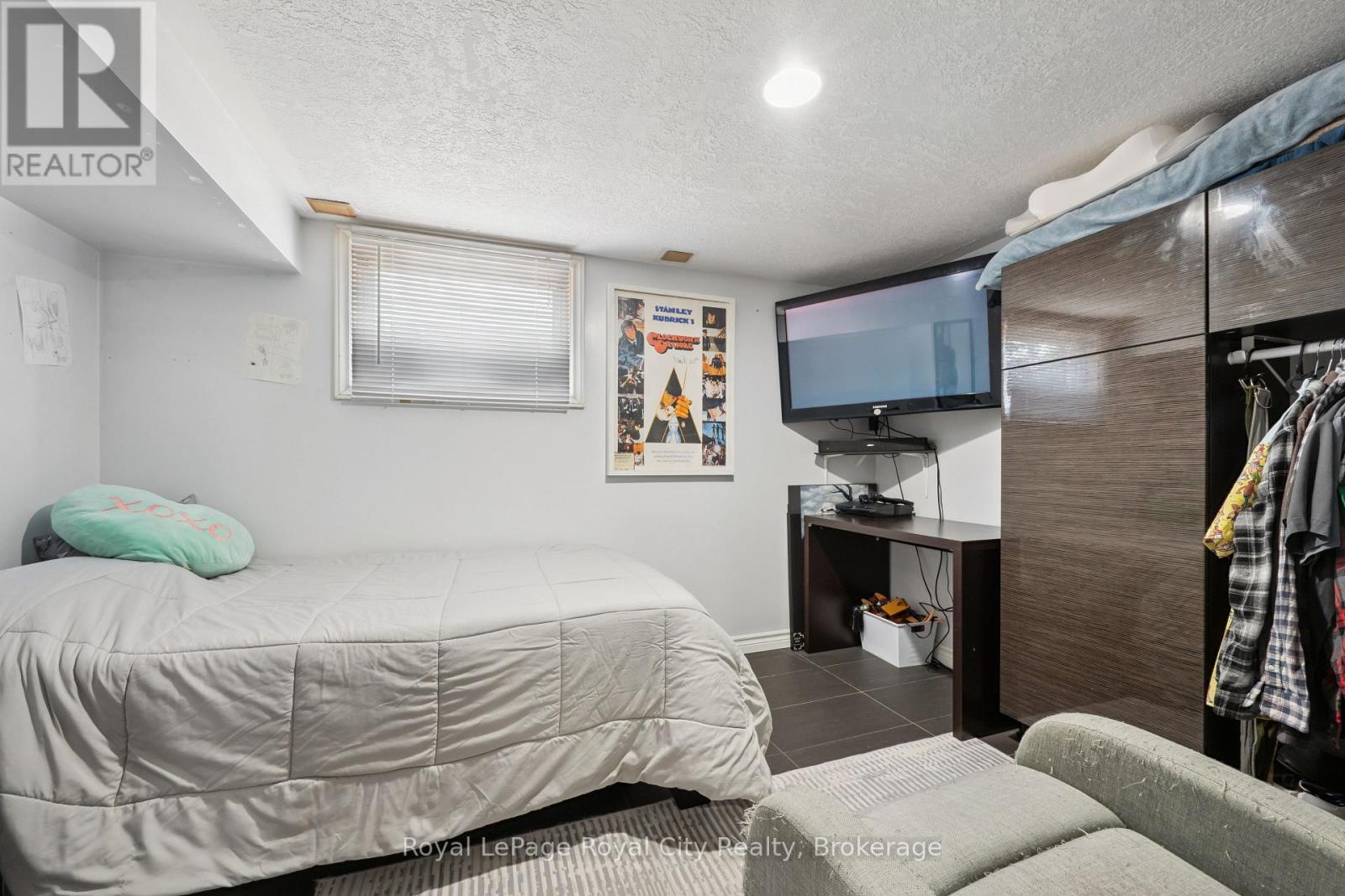 8 ROSEWOOD AVENUE - 35