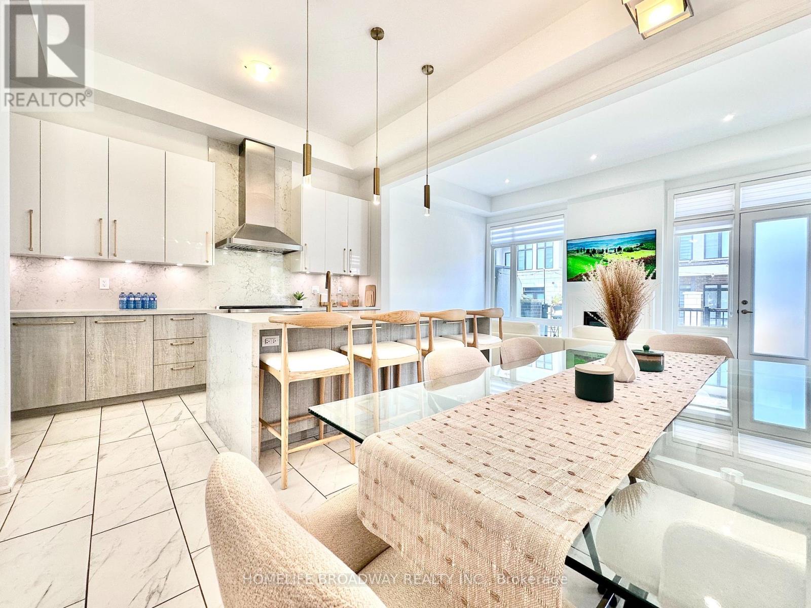 300 KING ROAD - 1