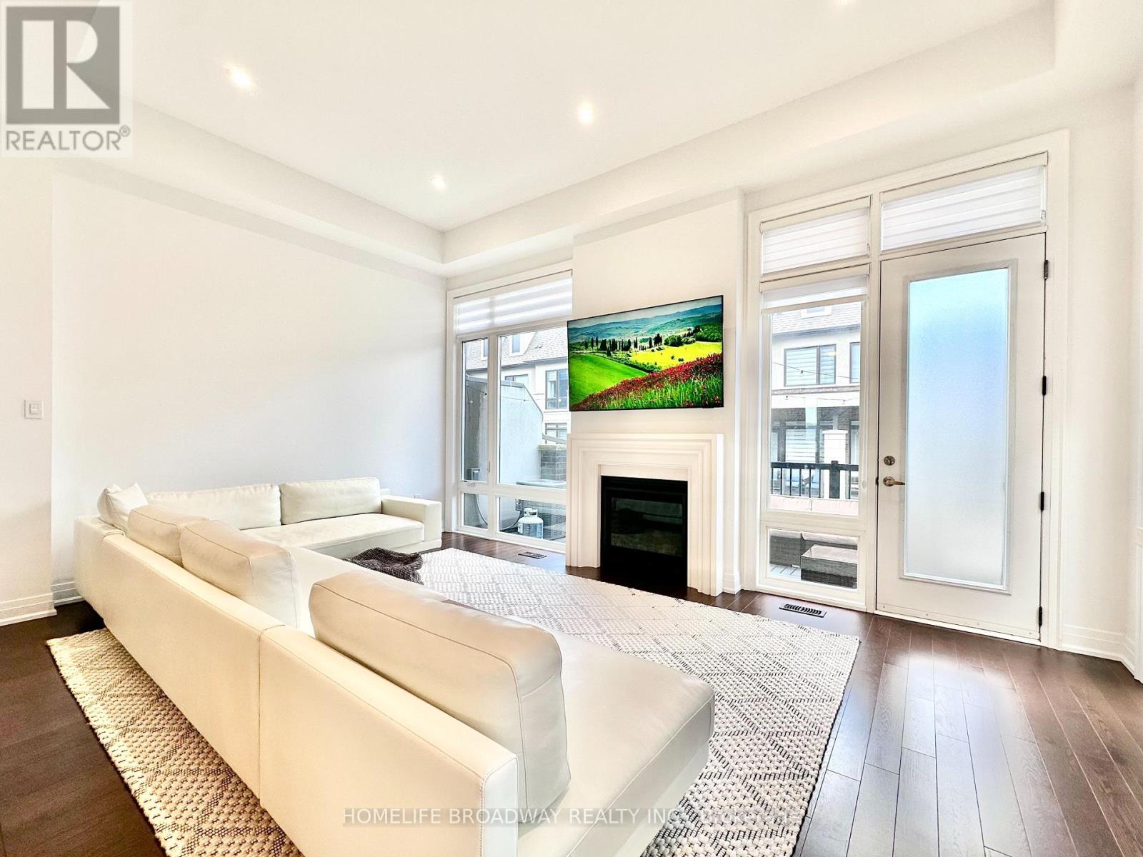 300 KING ROAD - 11