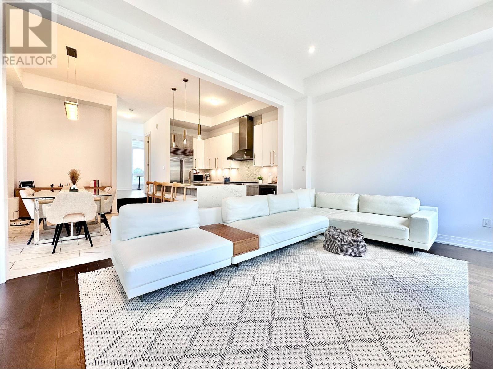 300 KING ROAD - 12