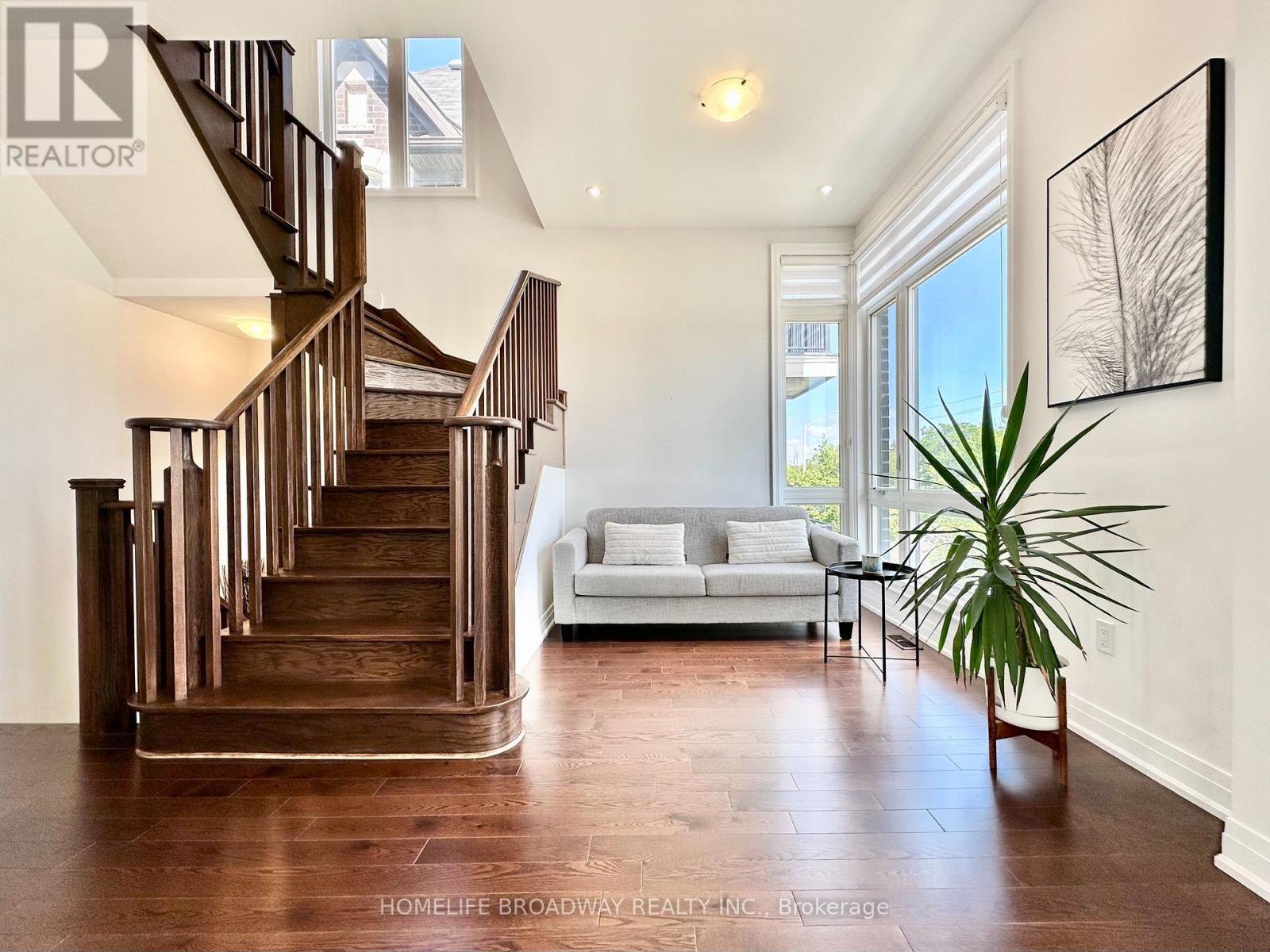 300 KING ROAD - 16
