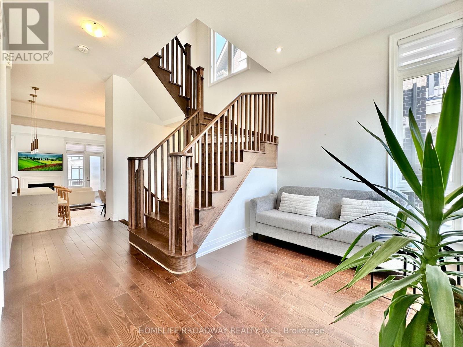 300 KING ROAD - 17