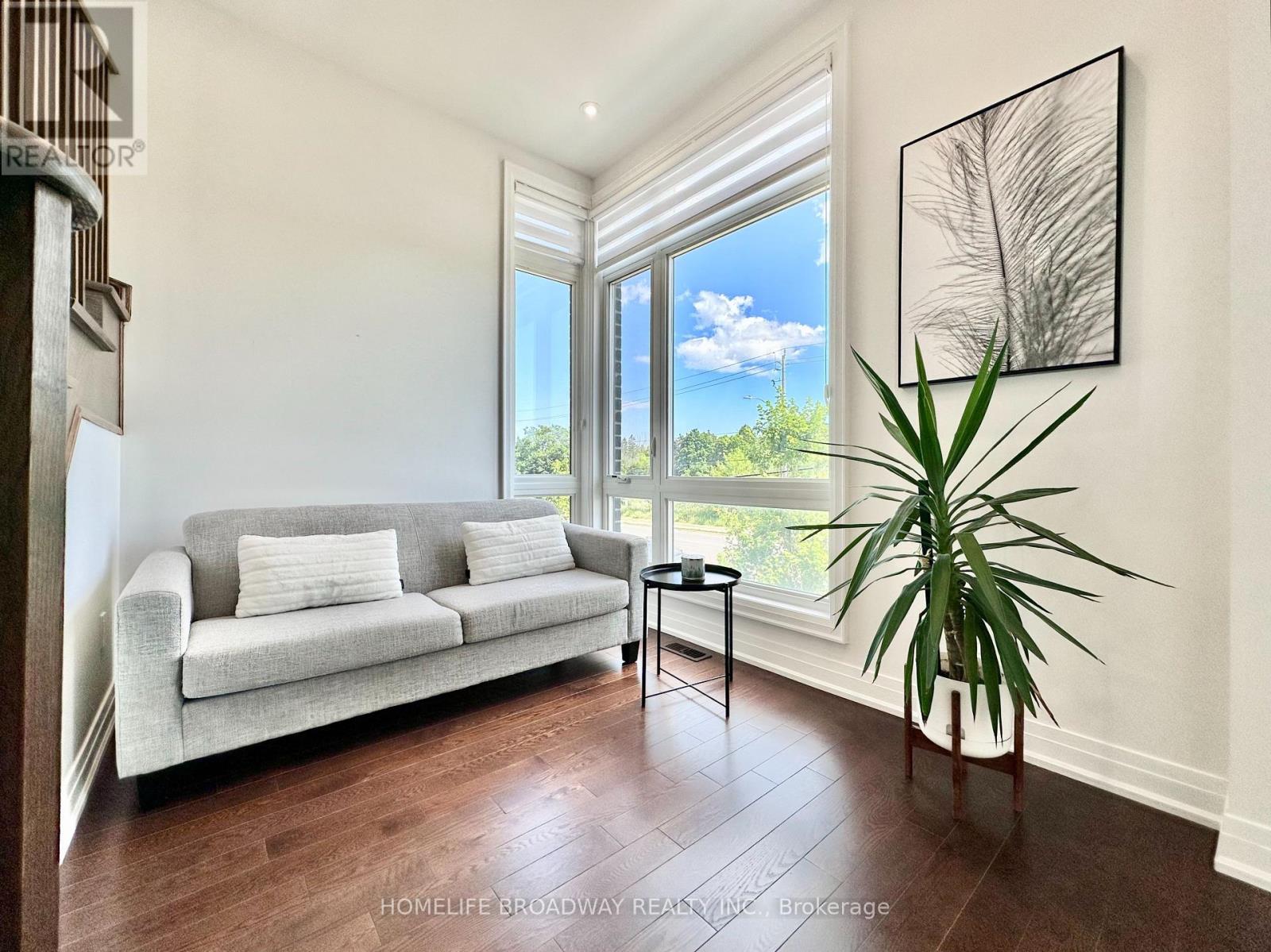 300 KING ROAD - 18