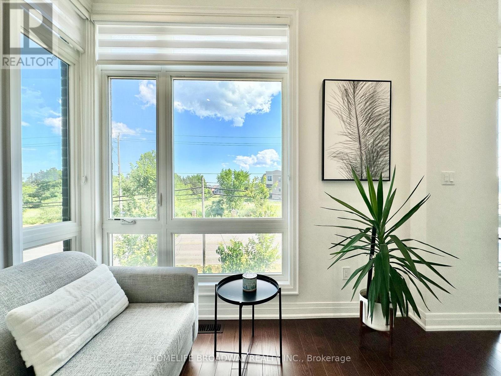 300 KING ROAD - 19