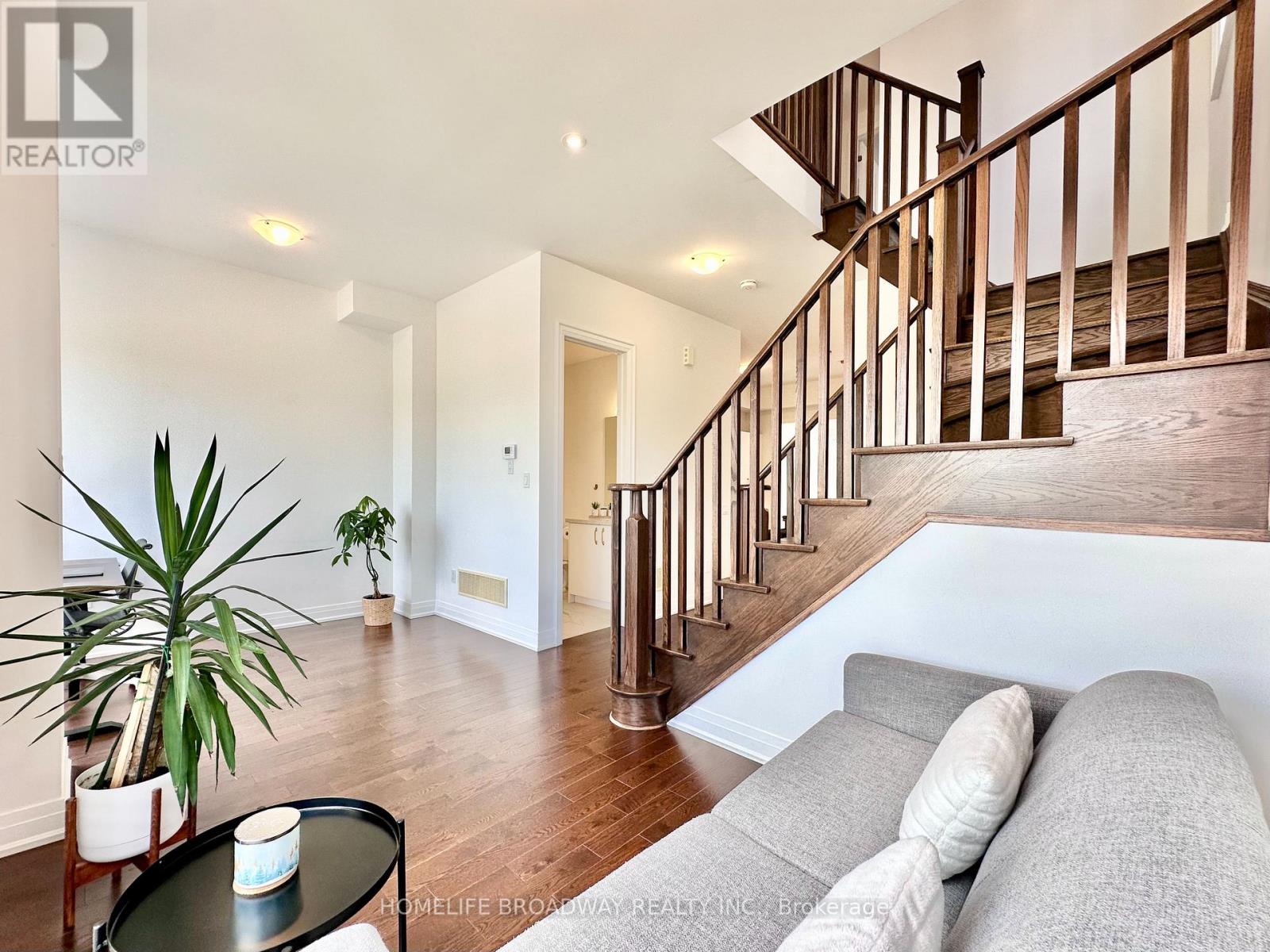 300 KING ROAD - 21