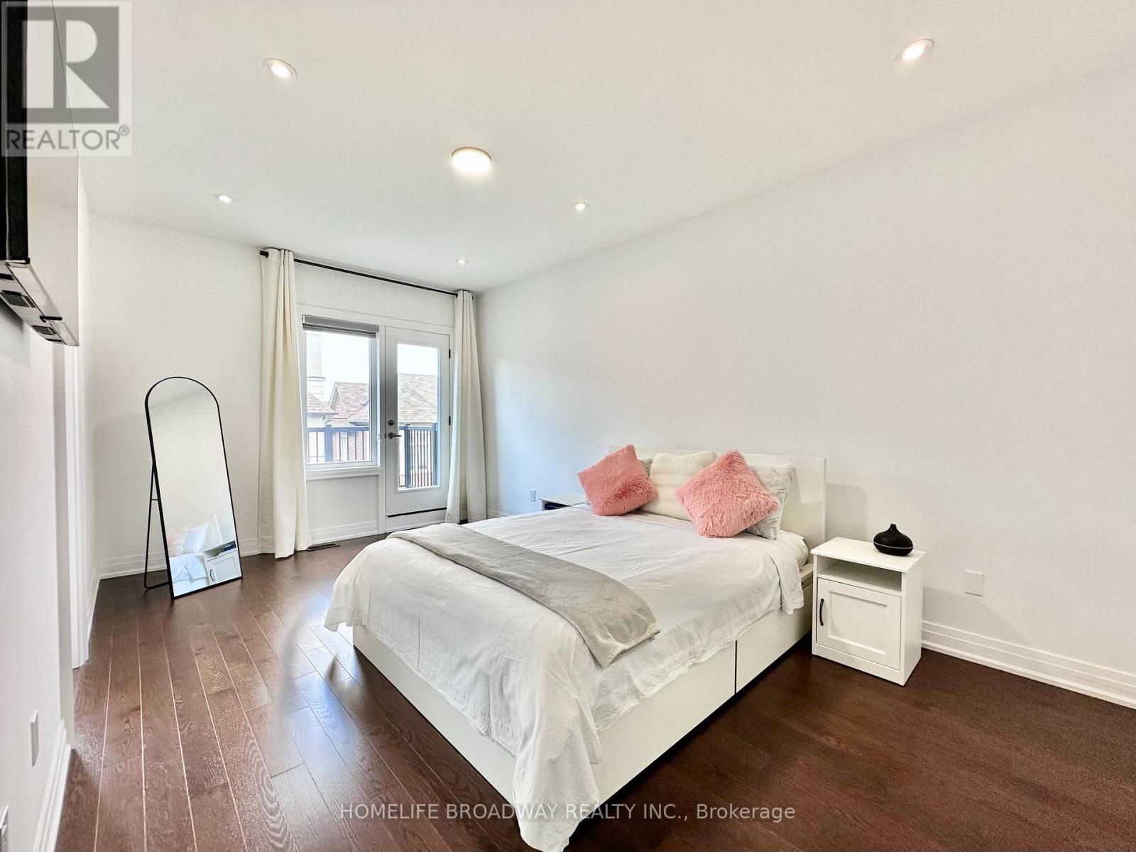 300 KING ROAD - 23