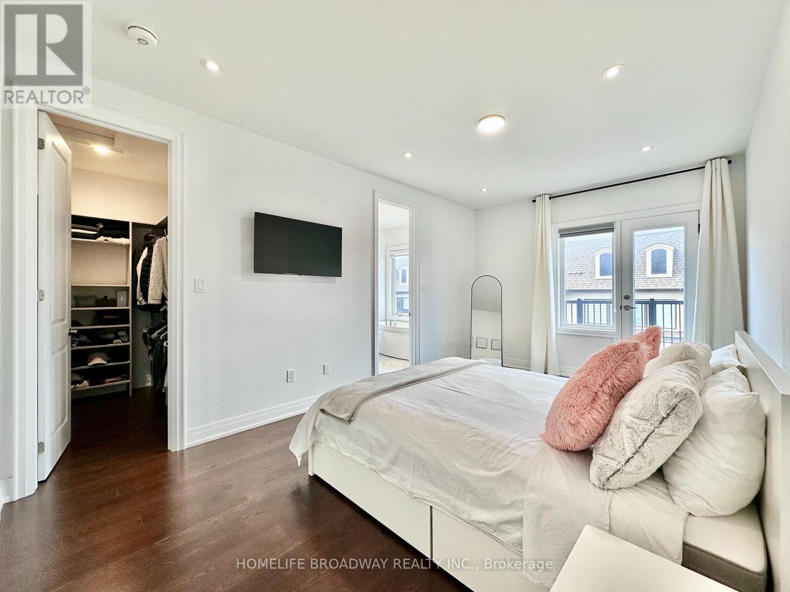 300 KING ROAD - 25