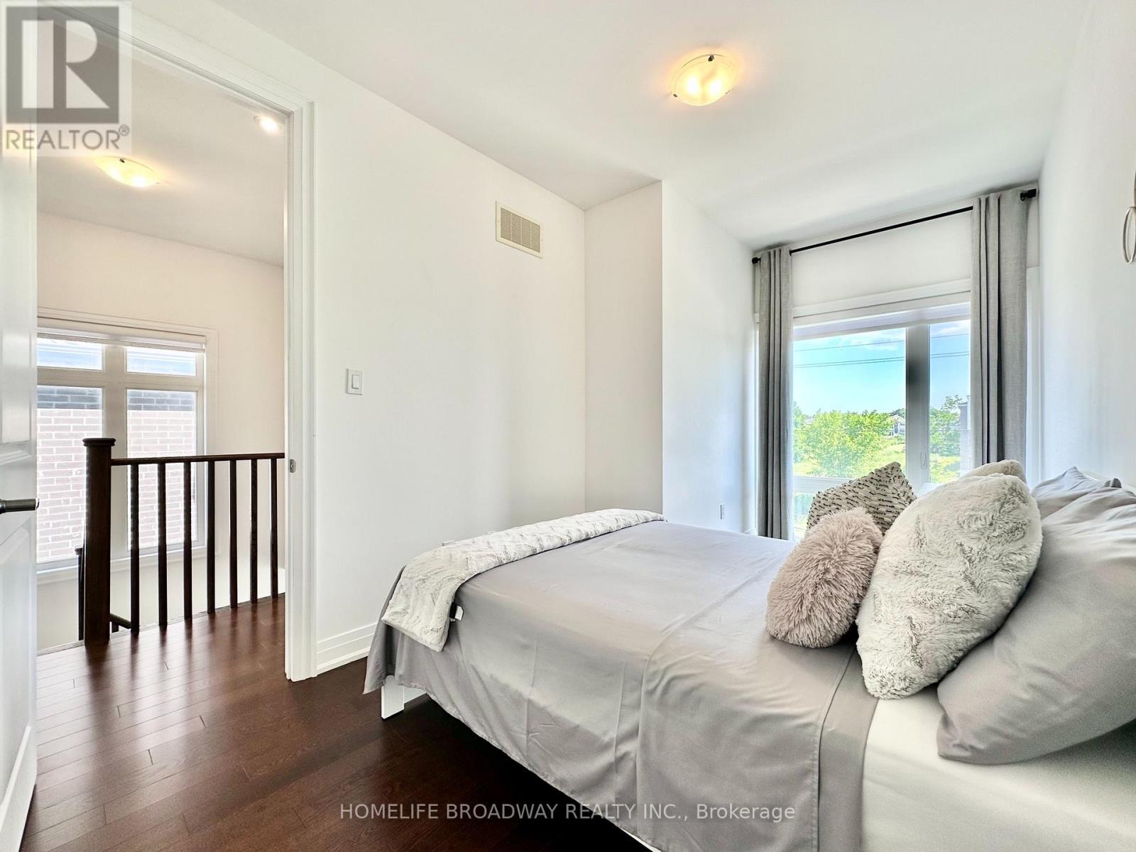 300 KING ROAD - 32