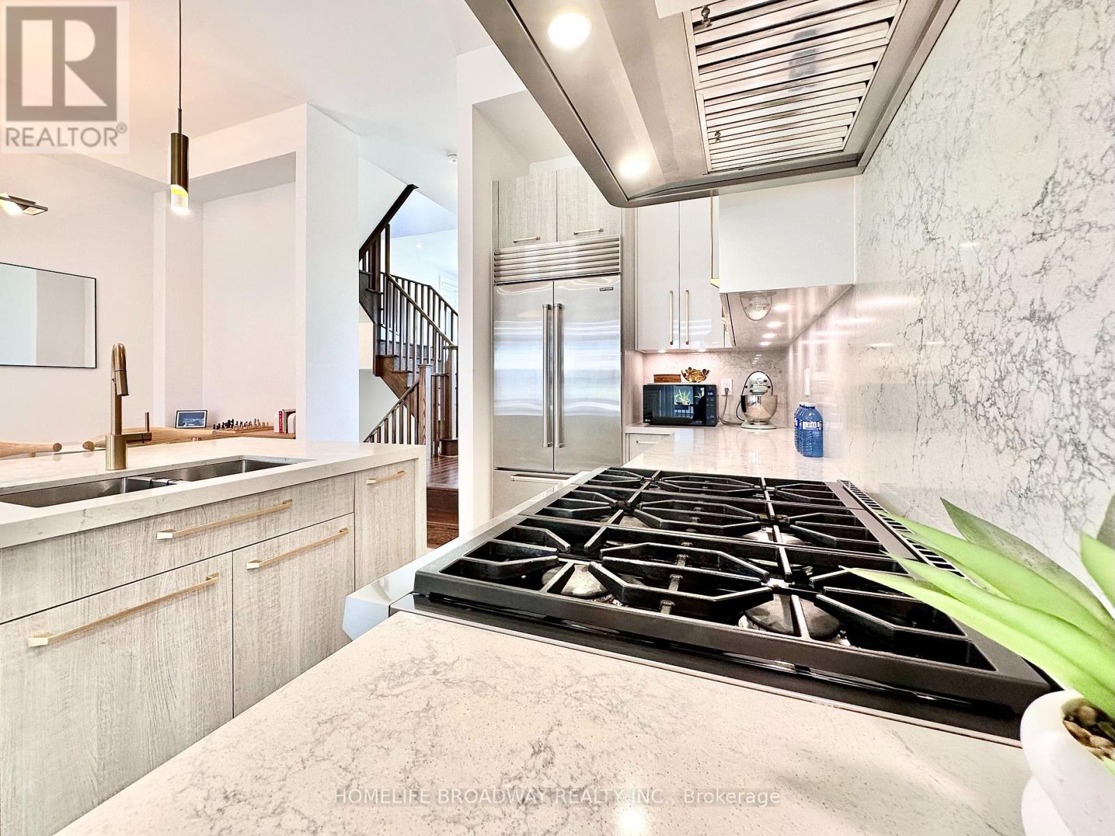 300 KING ROAD - 6