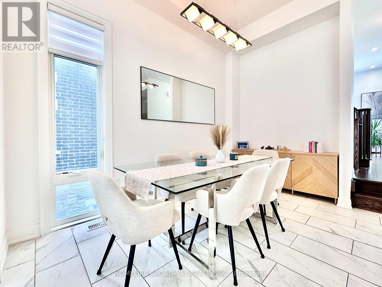 300 KING ROAD - 8