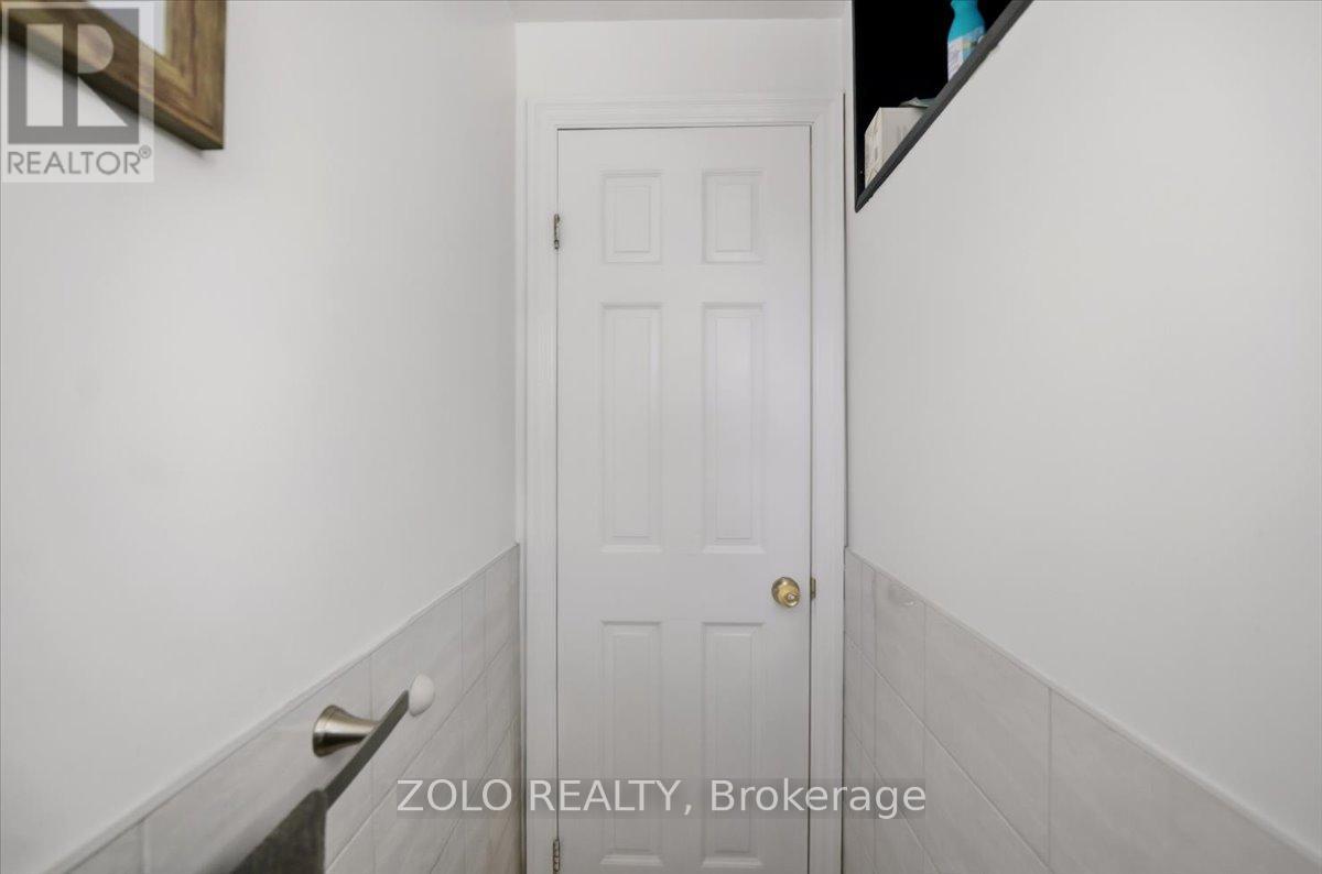98 DARRAS COURT - 32
