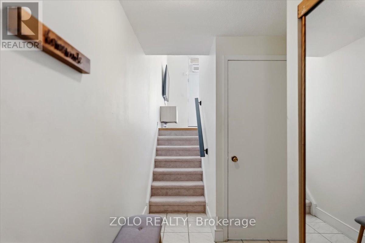 98 DARRAS COURT - 33