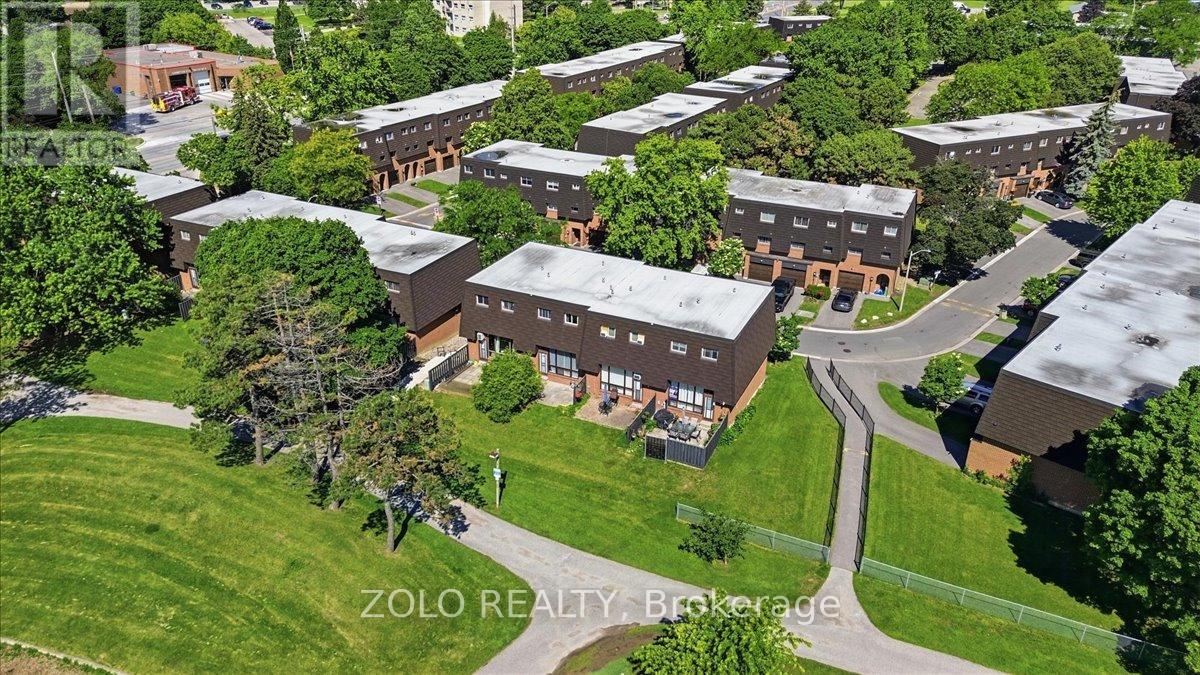 98 DARRAS COURT - 43