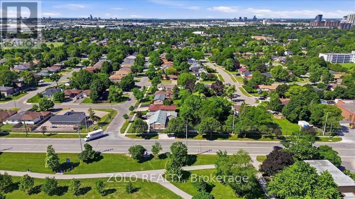 98 DARRAS COURT - 44