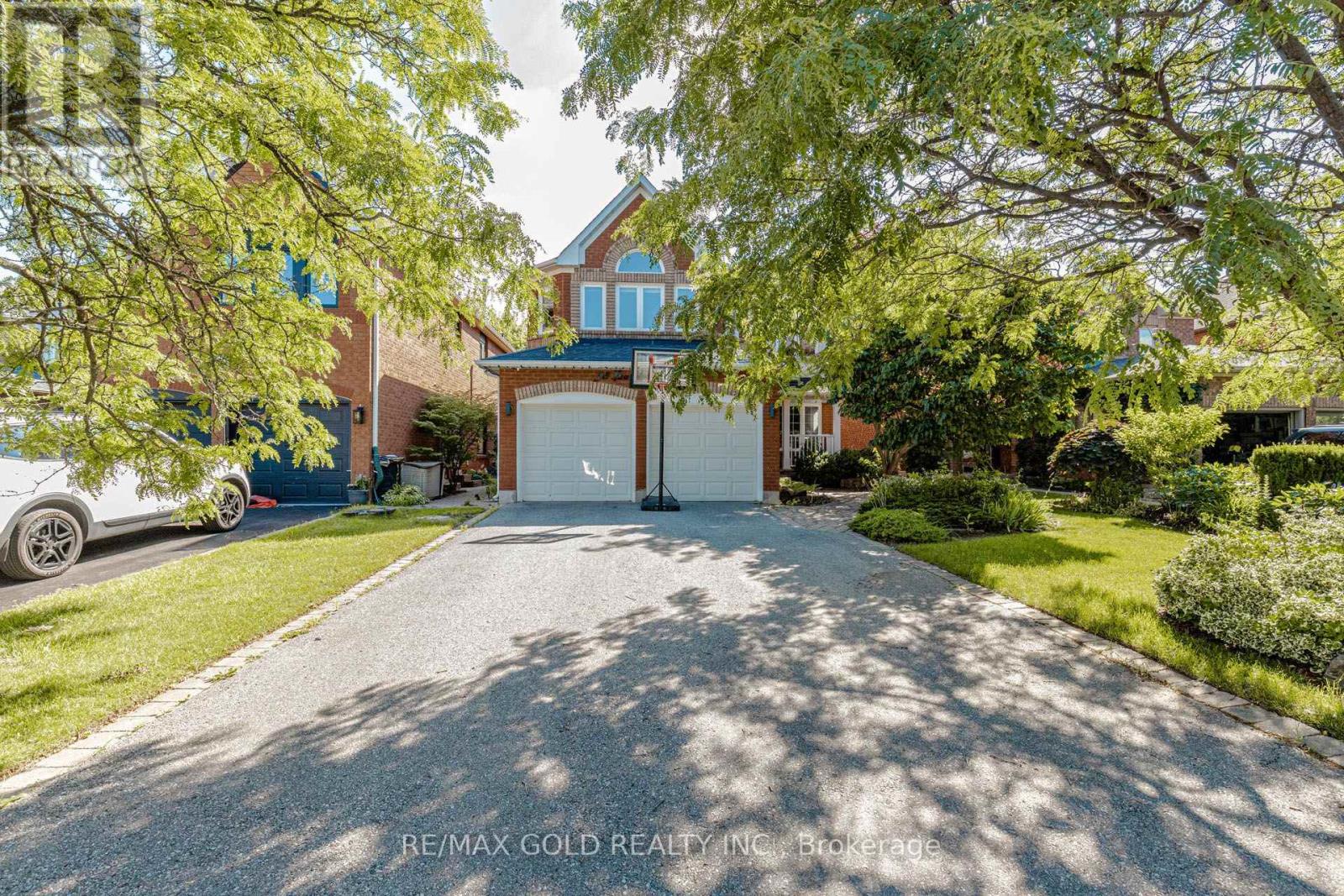 93 LAUCHLIN CRESCENT - 1