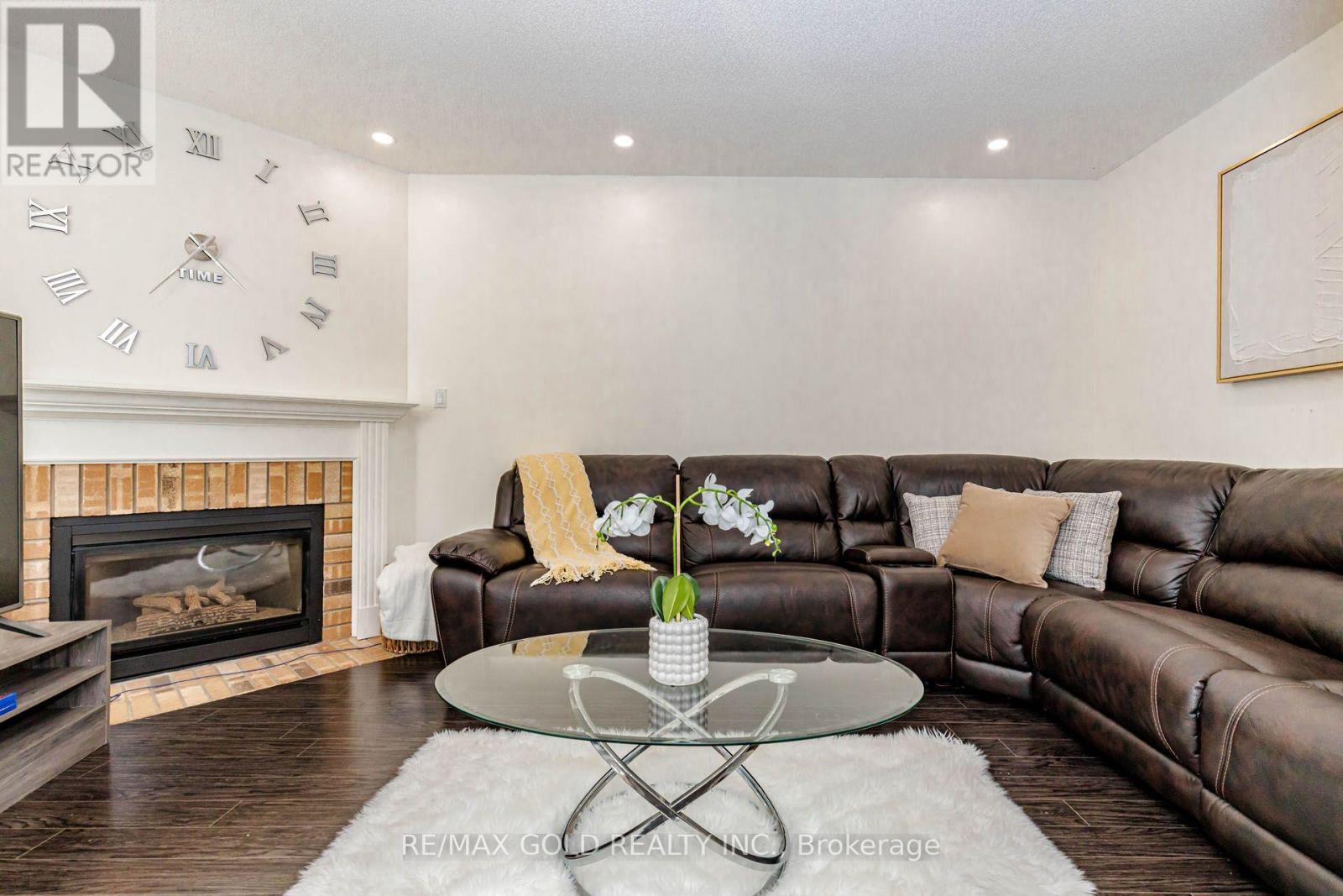 93 LAUCHLIN CRESCENT - 10