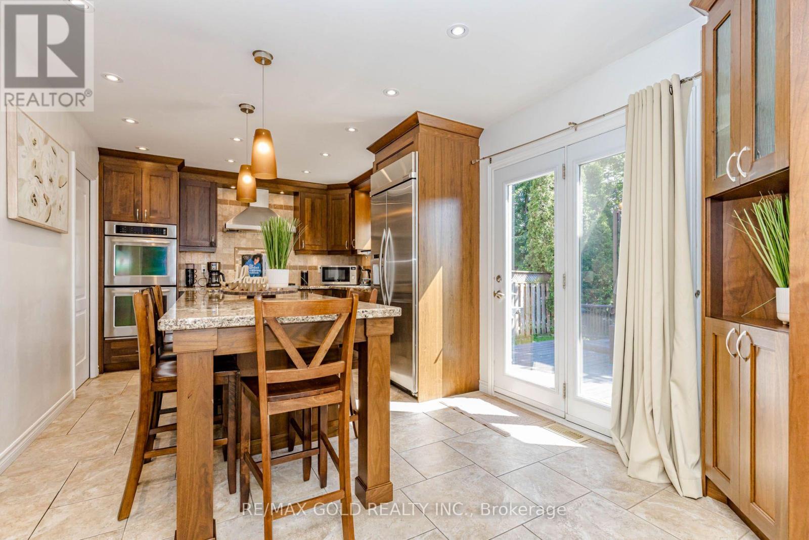 93 LAUCHLIN CRESCENT - 11
